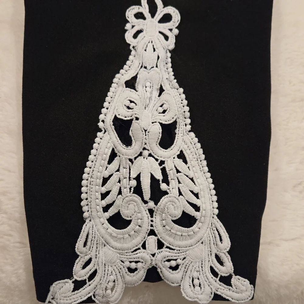 🫶Elegant Black Lace Trim Pants - Picture 3 of 8